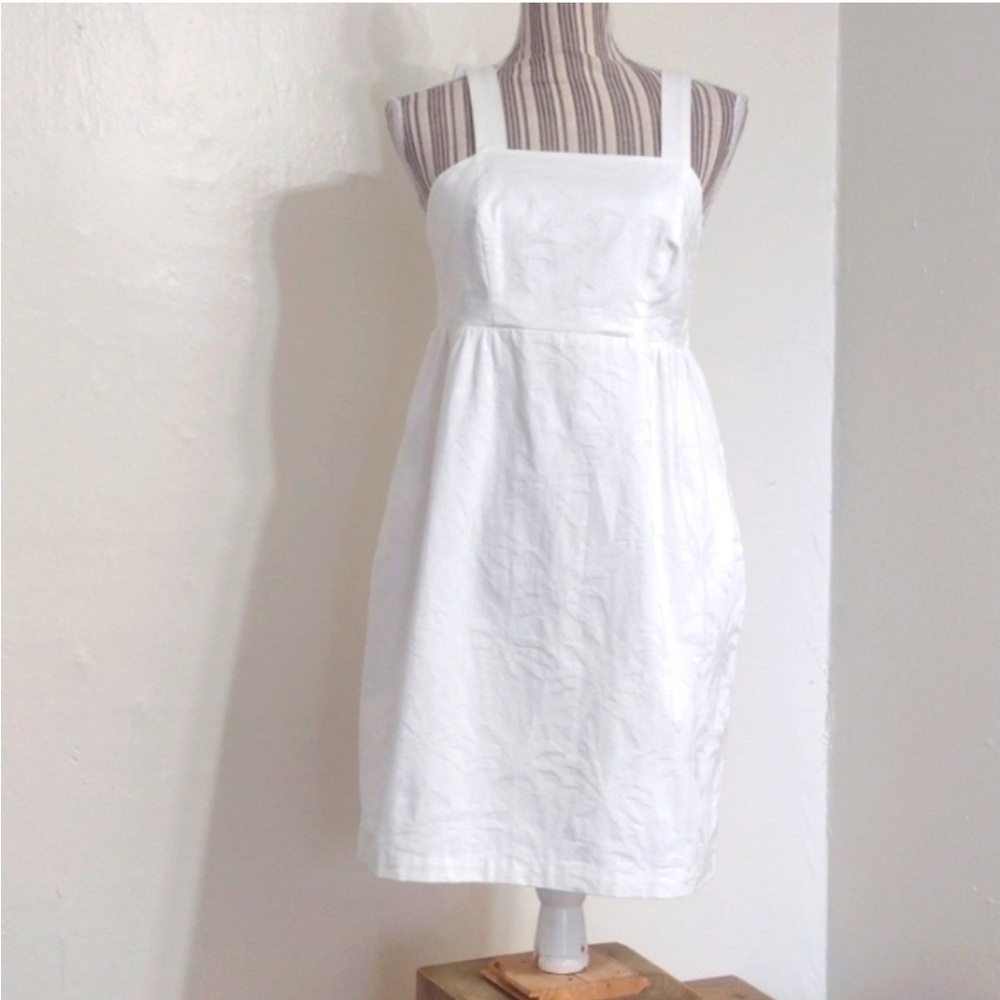 White Sleeveless Dress
